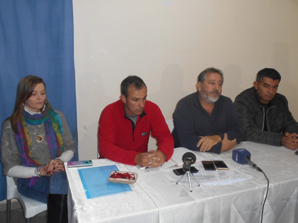  conferencia de Prensa Hugo Kenny junto al presidente Alianza ,Diego Jaime, a su izq., y a su derecha, Luciano Maceda y Patricia Gette.